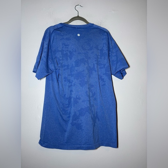 Lululemon Shirt Blue Tee Casual Workout Gym Athleisure Stretch size M - Picture 3 of 6